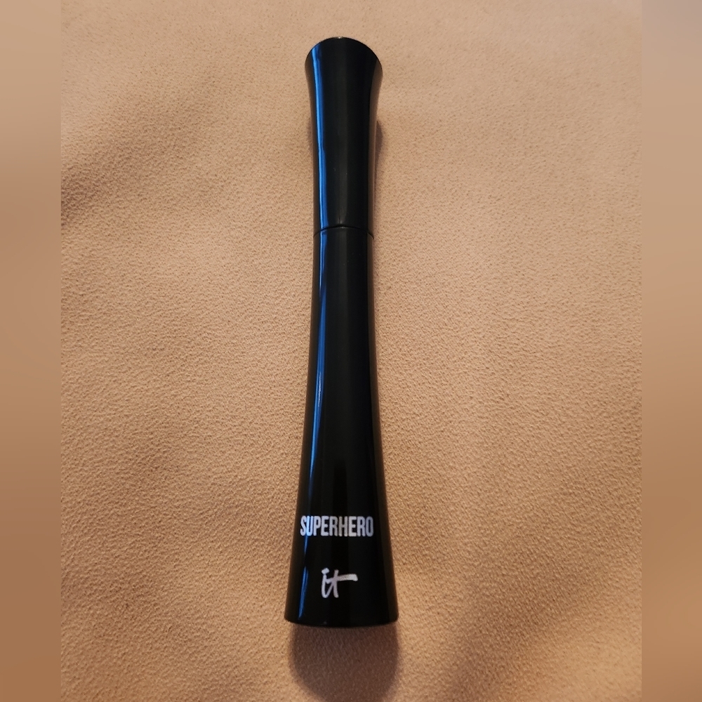 IT Cosmetics Superhero Elastic Stretch Volumizing Mascara